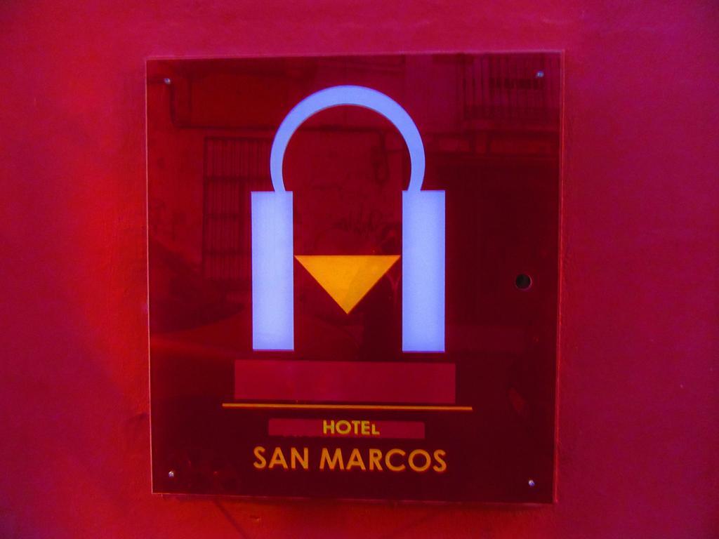 ホテル サン マルコス バダホス エクステリア 写真